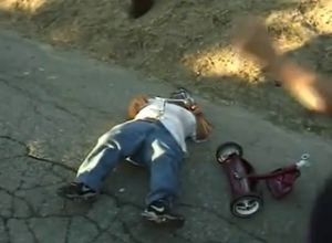 Лиллипут ебёт сексуальную блондинку